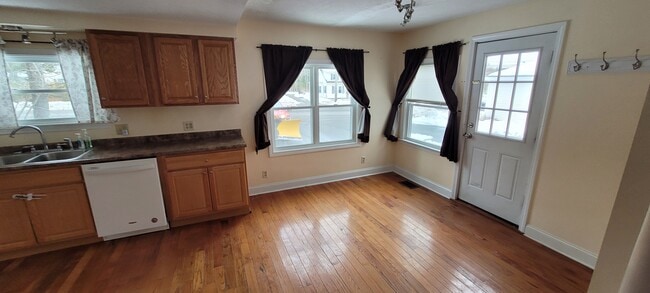 Building Photo - 415 Stillwater Ave