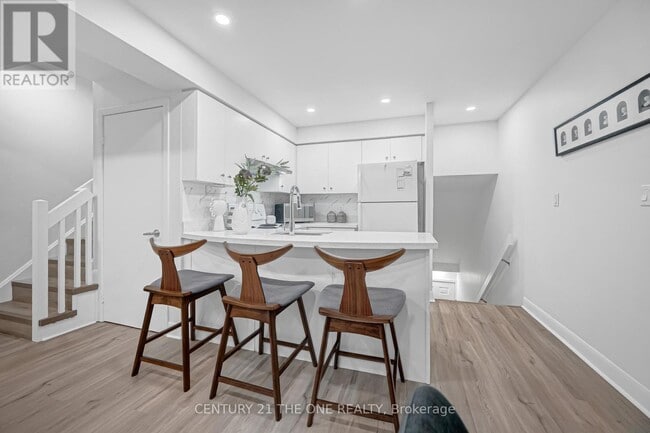 Building Photo - 415 Jarvis St