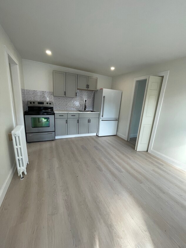 Kitchen/Livingroom. - 55 Franklin Ave