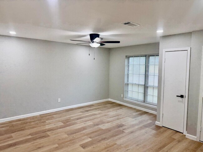 Foto del edificio - 620 Circle Way