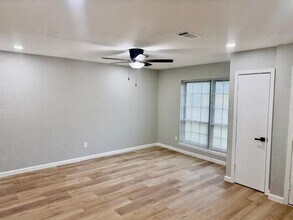 Building Photo - 620 Circle Way