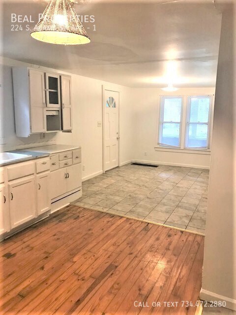 Foto del edificio - 224 S Adams St