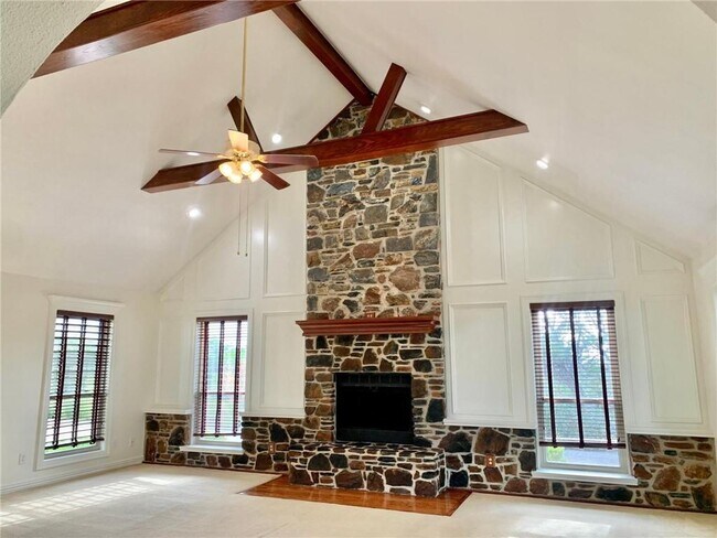 Foto del edificio - 6700 White Hills Ln