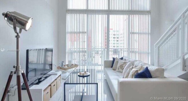 Foto del edificio - 244  Biscayne Blvd 443 Miami Fl 33132