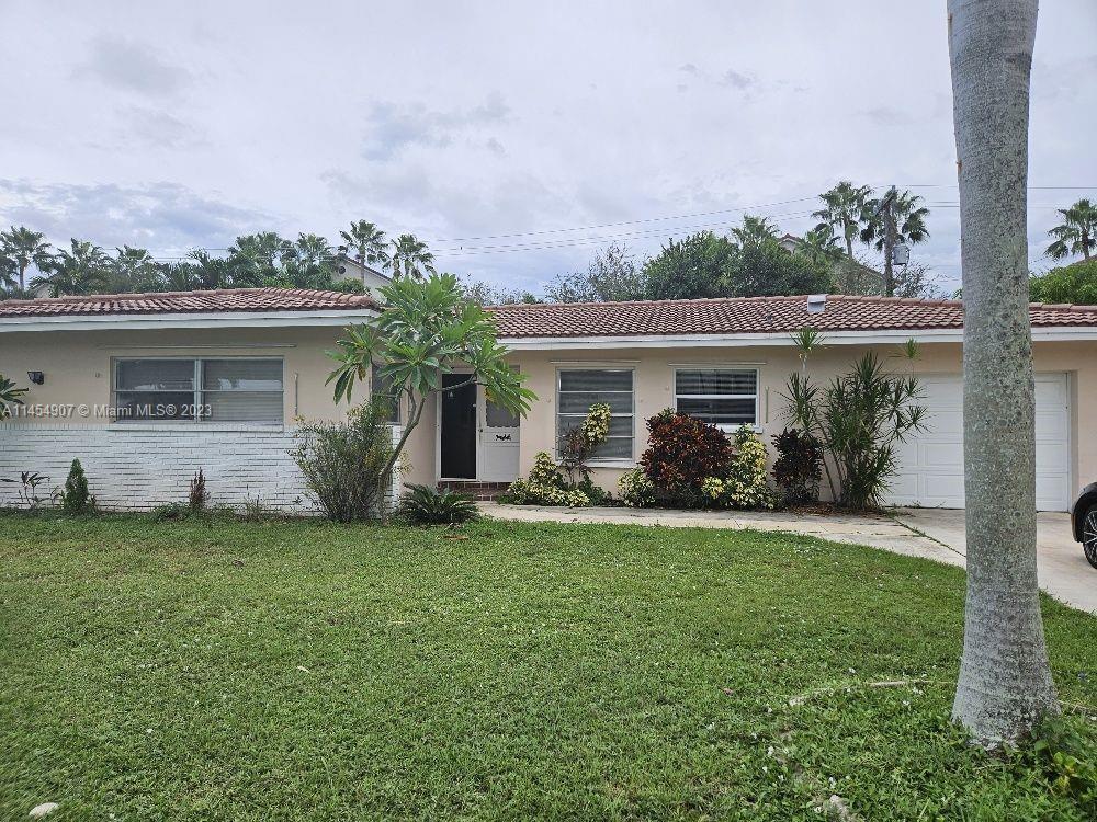 Primary Photo - 106 Park Ln E