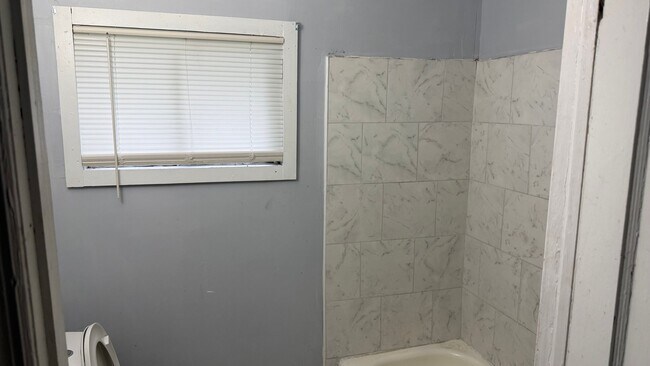 Foto del edificio - 1605 Easterling Dr