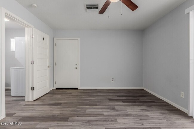 Foto del edificio - 1222 W 4th St