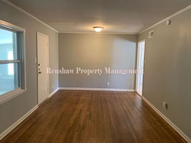 Foto del edificio - 1554 Ivy Rd