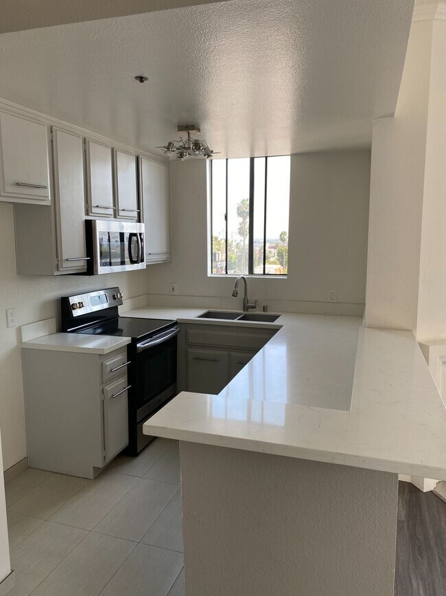 7020 Lanewood Ave 7020 Lanewood Ave Hollywood, CA Apartments for