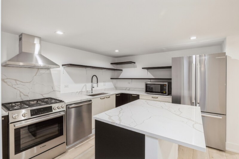 2202 W Race Ave Unit Garden, Chicago, IL 60612 Condo for Rent in Chicago, IL