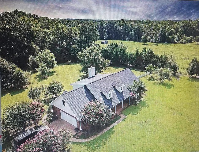 Building Photo - 2395 Luella Rd