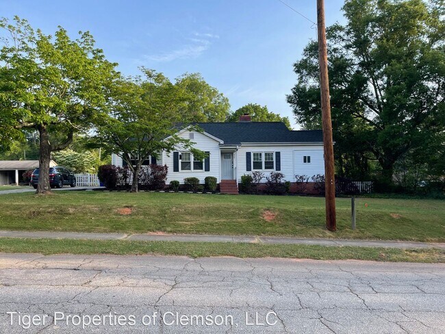 Building Photo - 3 br, 2 bath House - 429 E Queen St