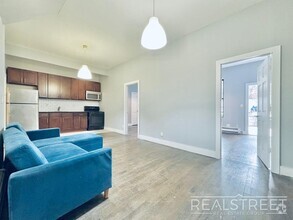 Building Photo - Gigantic Loft Style 2 Bedroom with a Massi...