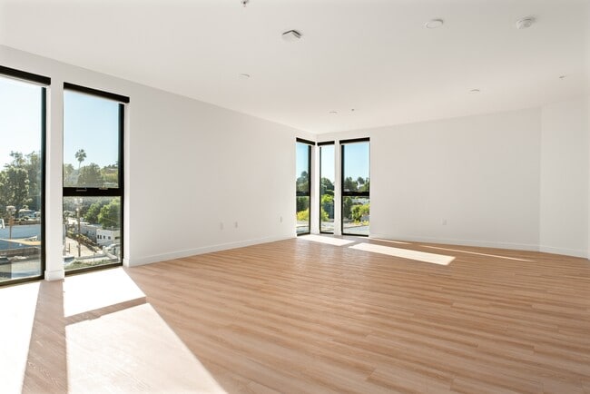 Building Photo - Mysa