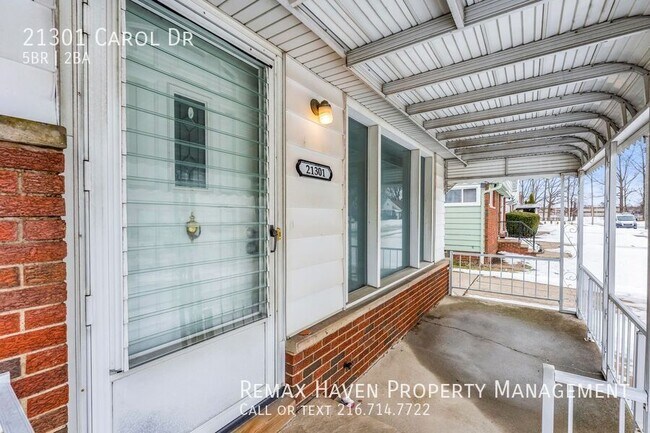 Foto del edificio - 21301 Carol Dr