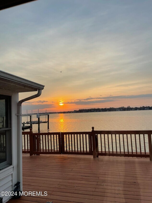 Primary Photo - 44 Island Dr
