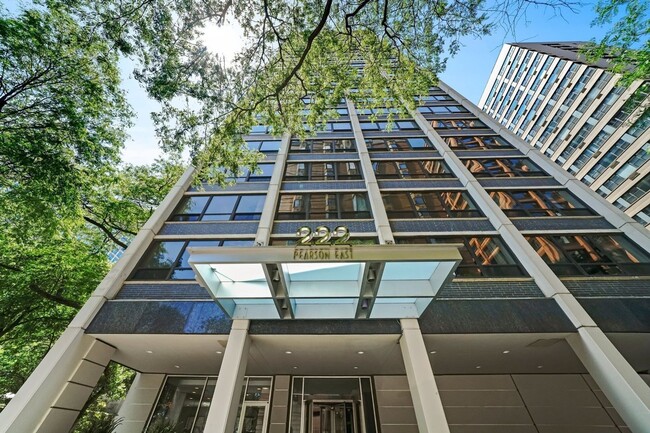 Building Photo - 2 bedroom condo with built in washer/dryer...