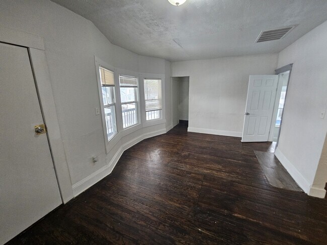 Foto del edificio - 686 E 118th St