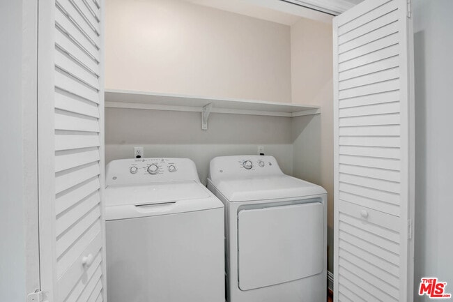 Foto del edificio - 11753 Iowa Ave