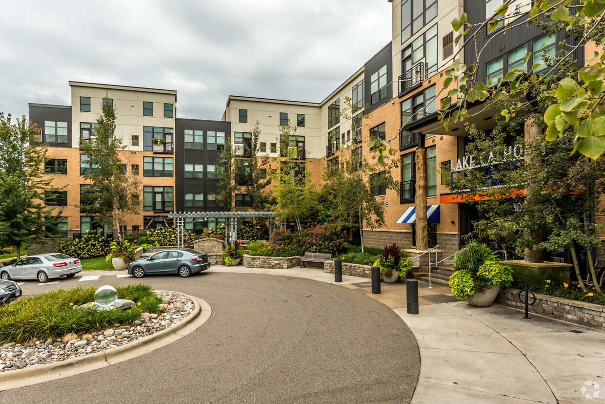 Lake Calhoun Flats Apartments Minneapolis, MN