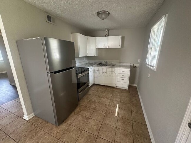 Building Photo - 6108 E 153rd Terrace Grandview Cozy 2 Bedr...