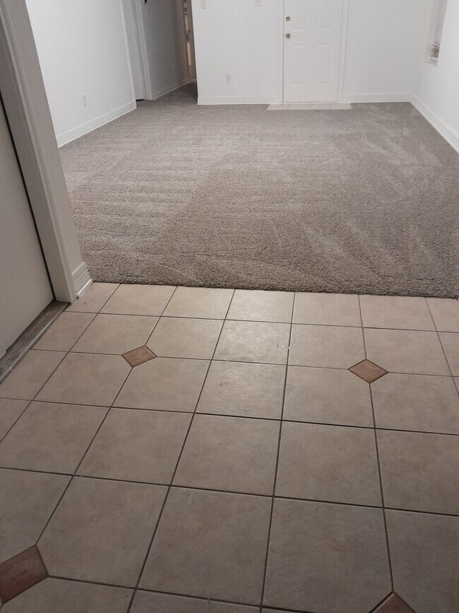 Building Photo - 206 Alpine Dr