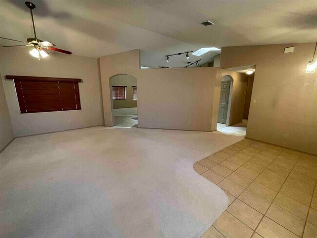 Foto del edificio - 8195 E Lorenzo Ln