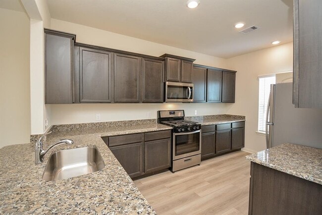 Building Photo - 545 Amberwood Pk Dr