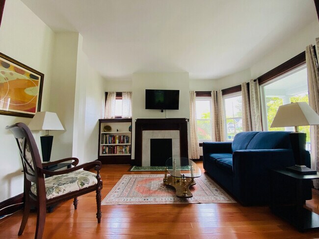 Foto del edificio - 1520 Maple Rd