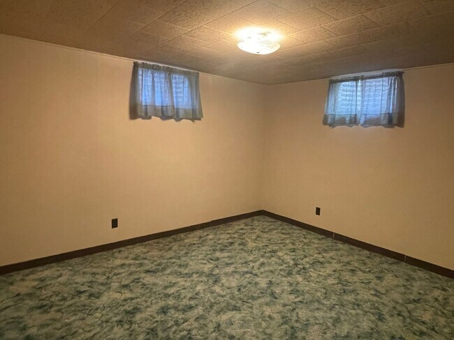 Building Photo - Single-family home on the west side of For...