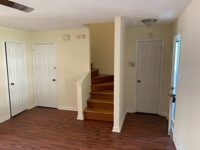 Entrance - 7011 Oakhill Cir