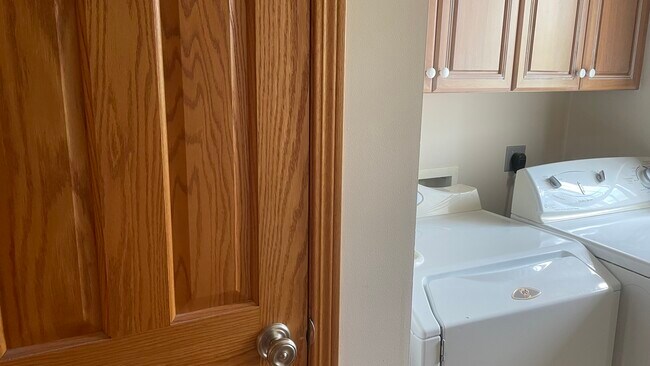 Building Photo - 3865 Stebner Rd