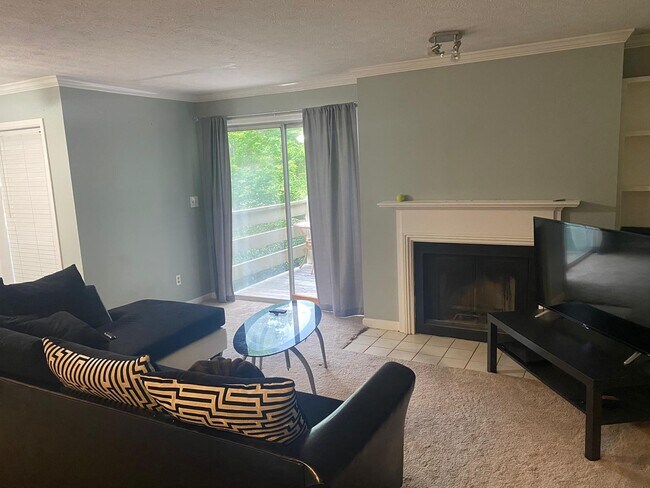 Building Photo - 1403 Riverview Dr