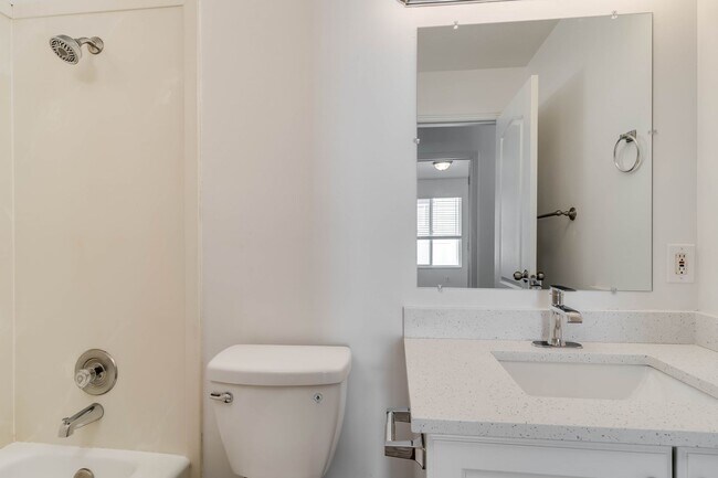 Building Photo - Beautiful Single Family Home For Rent Loca...