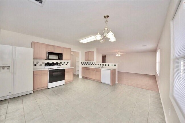 Building Photo - 700 Riverway Ln