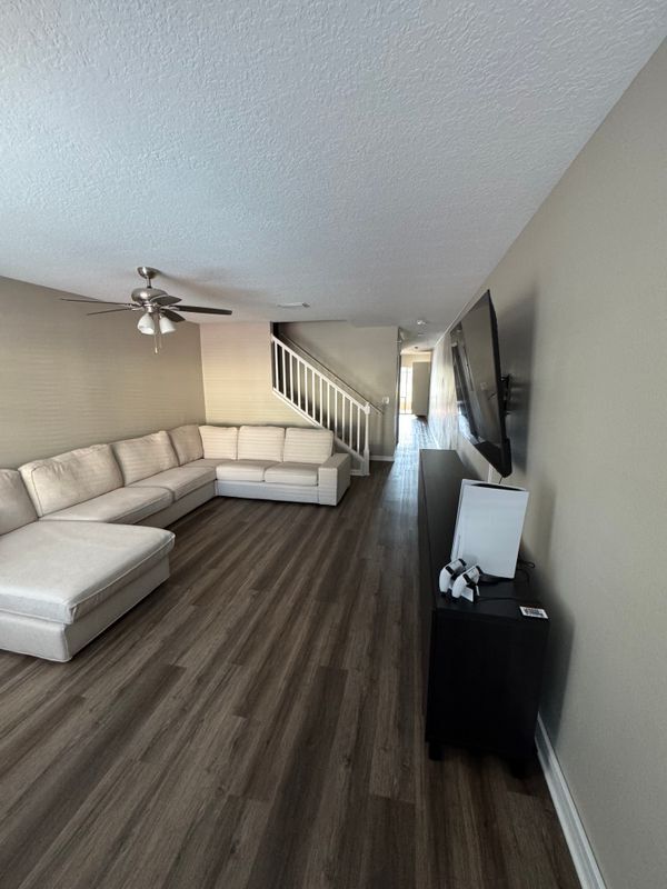 Foto del edificio - 10707 Keys Gate Dr