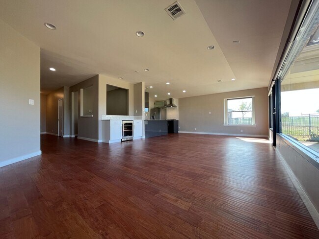 Building Photo - Beautiful, Updated Home in Teravista - BAC...