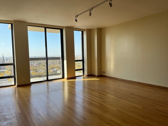 Building Photo - 1660 N La Salle St