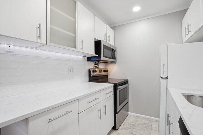 Building Photo - 56 68th St