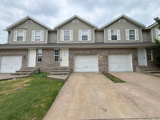 Building Photo - AVAILABLE NOW!! Valley View Estates Farmin...