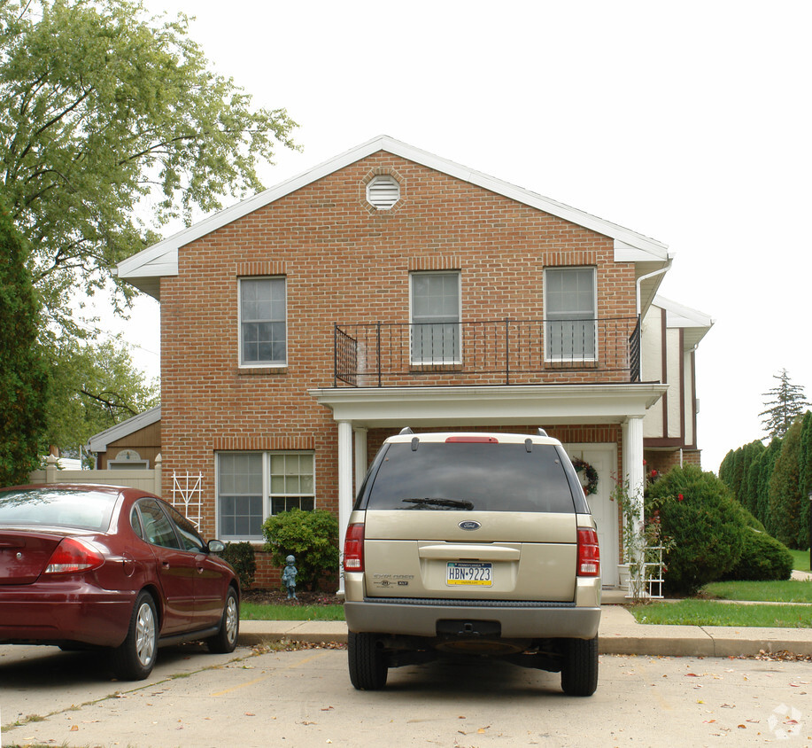Building Photo - Almond/Grove Apartments