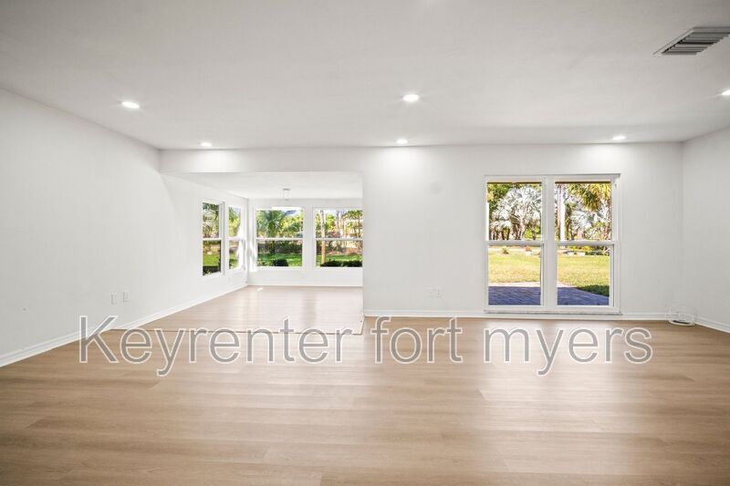 Foto principal - 4293 Island Cir