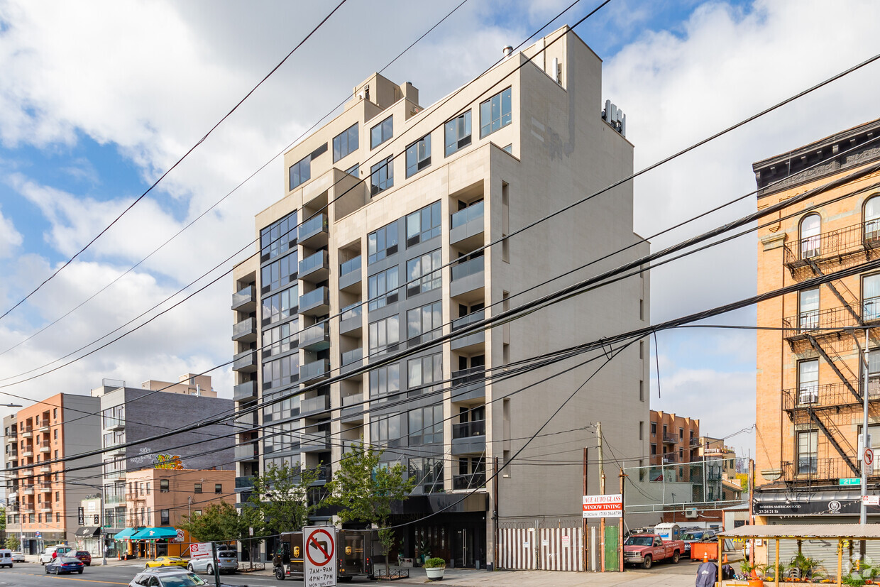 Renaissance Apartments On West Boulevard