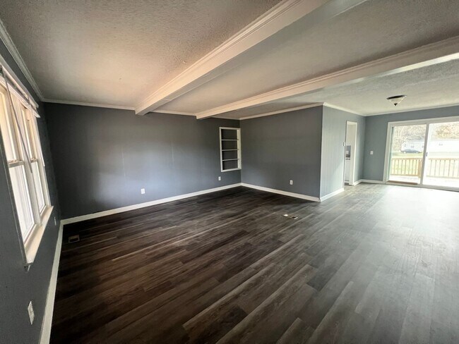 Building Photo - 3 Bed 2 Bath Home in Hubert