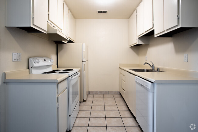 1BR, 1BA - 705SF - Clubside Apartments