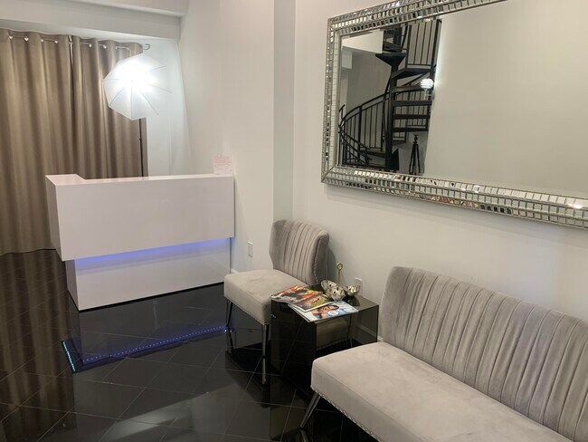 Foto del edificio - 801 S Olive Ave