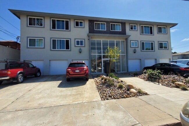 Building Photo - Villa West Apartments