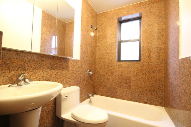 Foto del edificio - 119 E 119th St