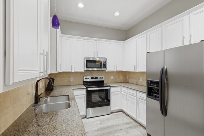 Foto del edificio - 9003 Bayview Cove Dr
