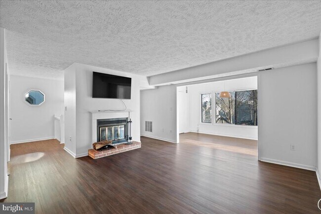 Building Photo - 2228 Hunters Run Dr